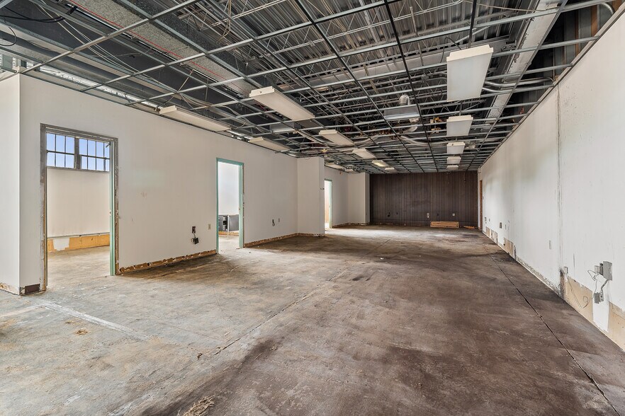 More Photos Of 90 E Union St, Wilkes-Barre Light Distribution For Lease