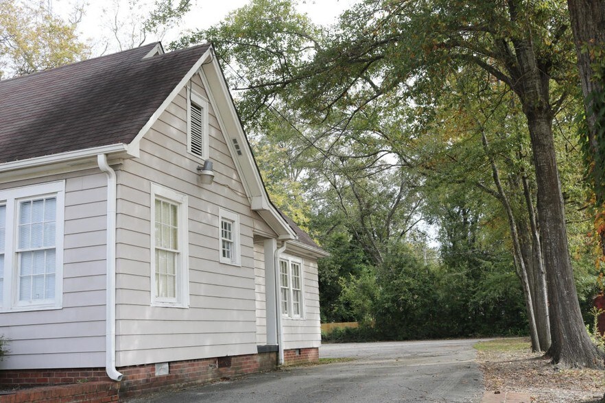 More Photos Of 208 N Gloster St, Tupelo Office For Sale