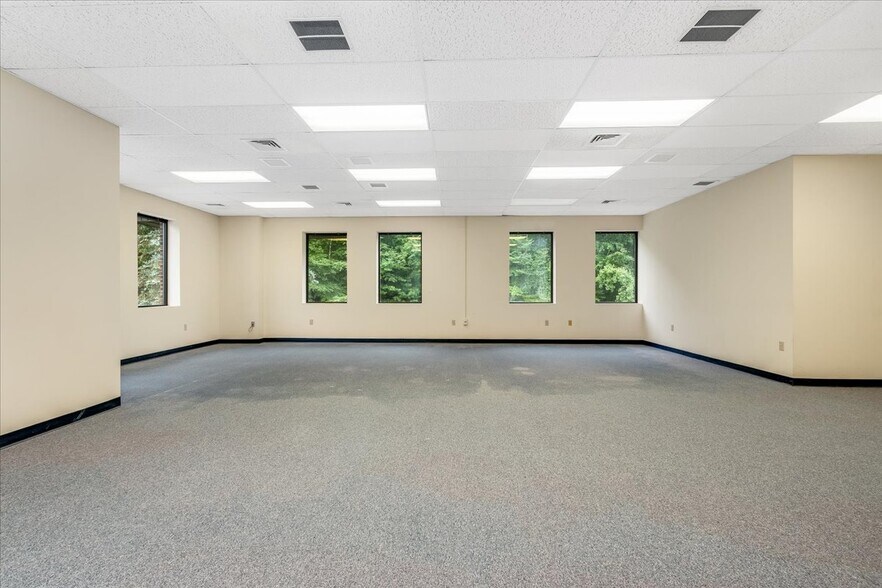 More Photos Of 7 Route 101A, Amherst Medical For Sale
