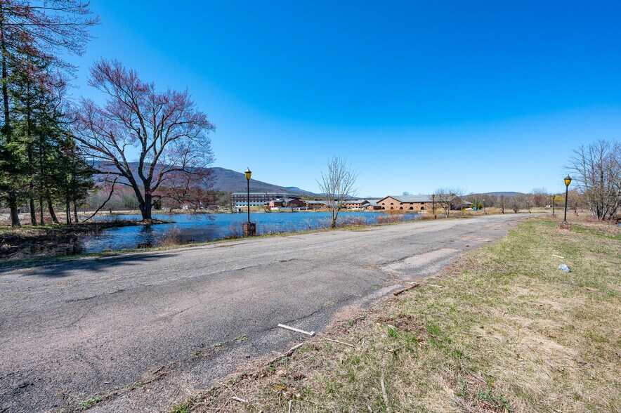 More Photos Of 4858 Route 32, Catskill Hotel For Lease