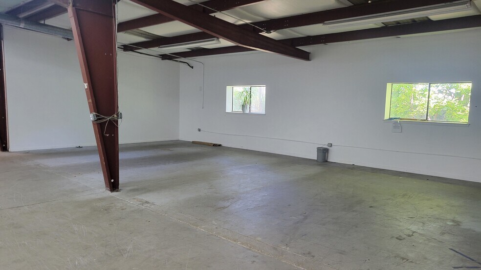 More Photos Of 4 Hadden Dr, Montgomery Warehouse For Lease