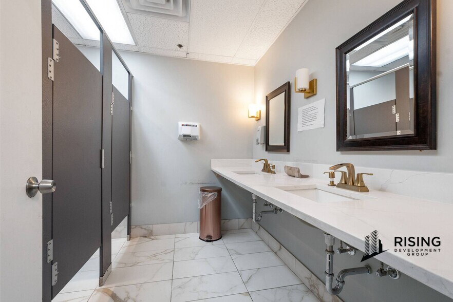 More Photos Of 10001 W Roosevelt Rd, Westchester Office For Sale