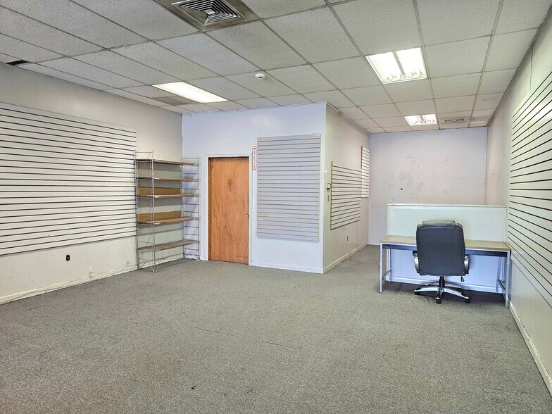 More Photos Of 82 Main St, Woodbridge Convenience Store For Lease