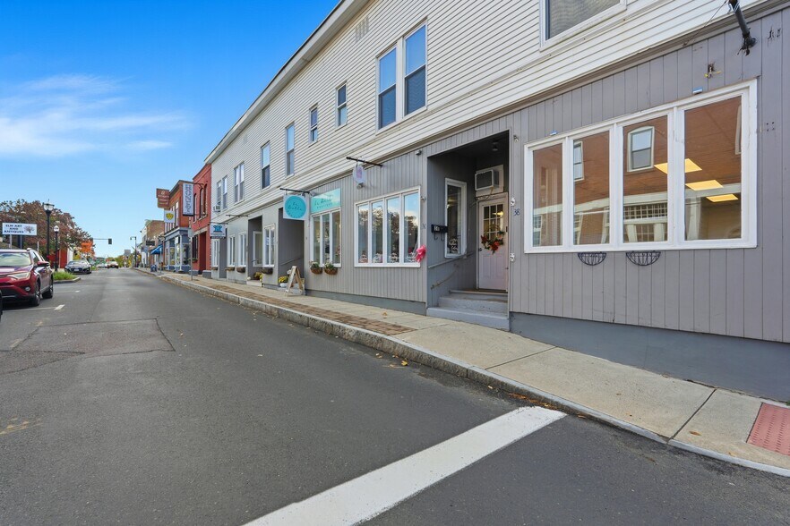 More Photos Of 22-38 School St, Westfield General Retail For Lease