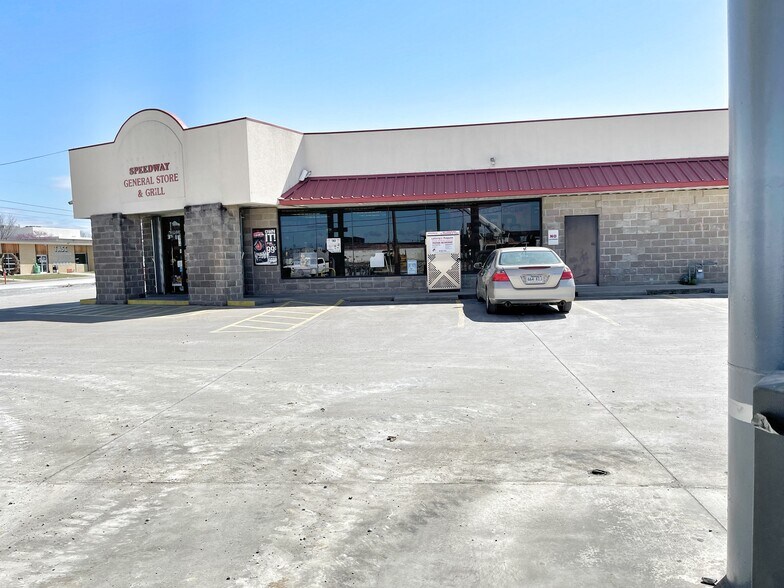 More Photos Of 601-605 E Emma Ave, Springdale Convenience Store For Sale