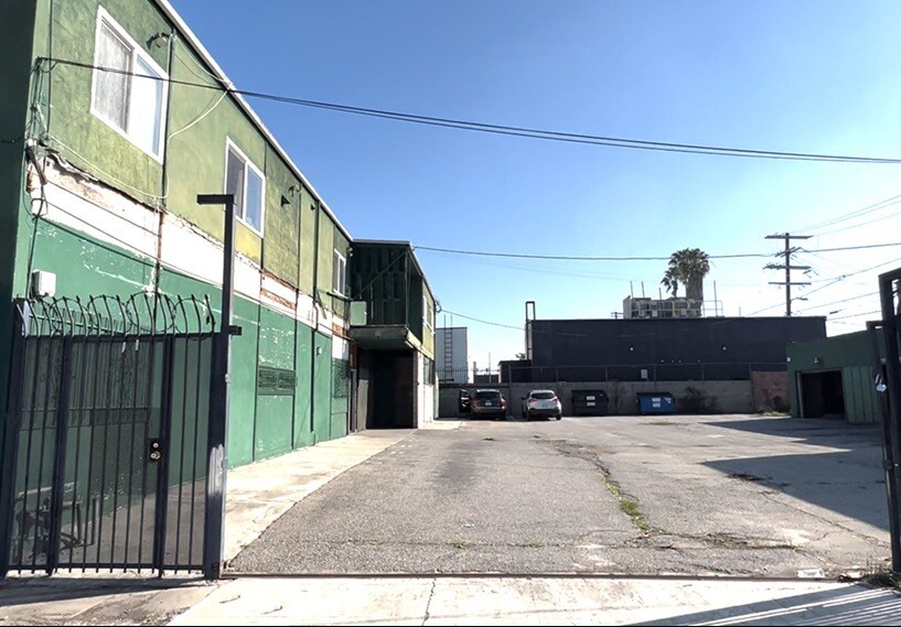 More Photos Of 3318 W Jefferson Blvd, Los Angeles Storefront Retail Residential For Sale