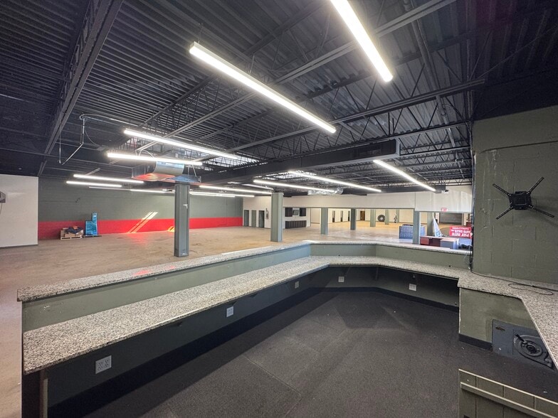 More Photos Of 2577 Route 112, Medford Auto Dealership For Lease