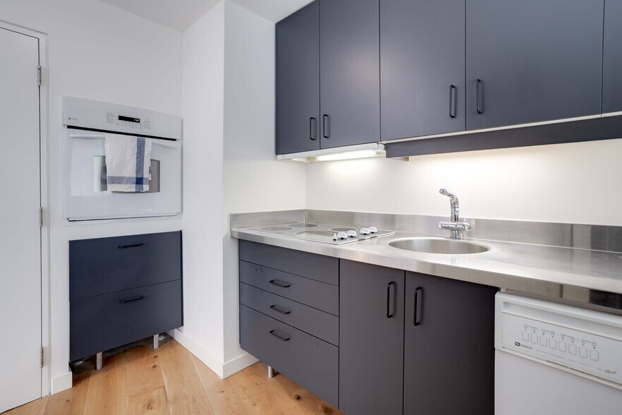 More Photos Of 115 Walnut Ave, Toronto Office For Sale