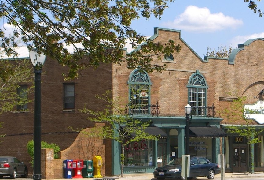 Primary Photo Of 101 Public Sq, Medina Storefront For Lease