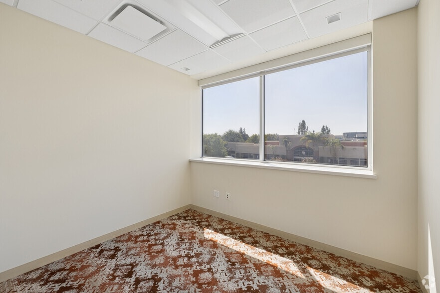 More Photos Of 5000 Commerce Dr, Bakersfield Medical For Sale