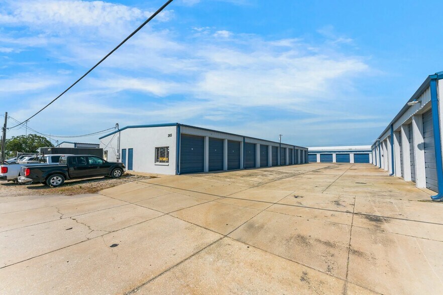 More Photos Of 249-268 Seaboard Ave, Venice Warehouse For Lease