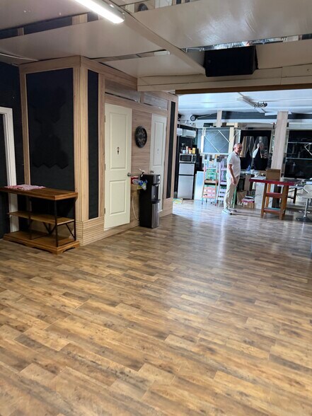 More Photos Of 1880 Elsa St, Naples Flex For Lease