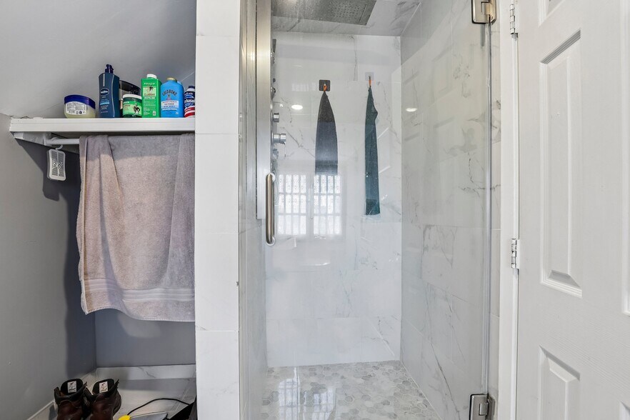 More Photos Of 421 Howard St, San Antonio Hospitality For Sale