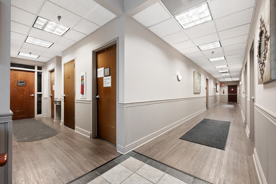 More Photos Of 3000 Stonewood Dr, Wexford Office For Lease
