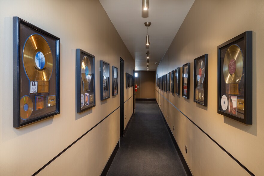 More Photos Of 5102 Vineland Ave, North Hollywood Movie Radio TVStudio For Lease