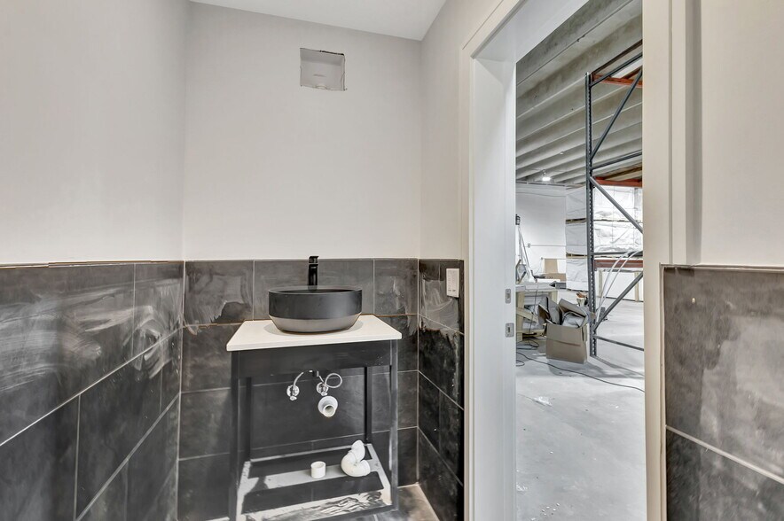 More Photos Of 7030 N Haverhill Rd, Riviera Beach Warehouse For Sale