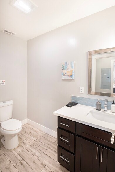 More Photos Of 4322 4th Ave, Sacramento Office Residential For Sale