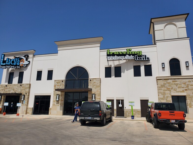 Primary Photo Of 5010 N Loop 1604 W, San Antonio Veterinarian Kennel For Lease