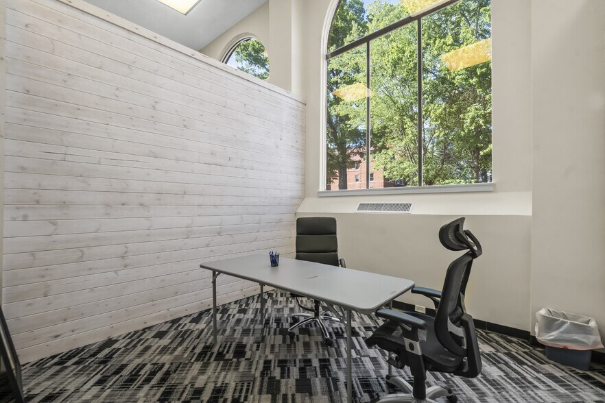 More Photos Of 1441 N Market St, Dayton Office For Sale