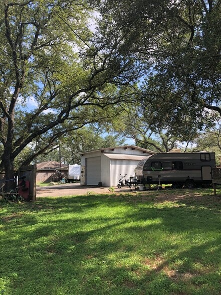 More Photos Of 1703 Lancer Ln, Austin Trailer Camper Park For Sale