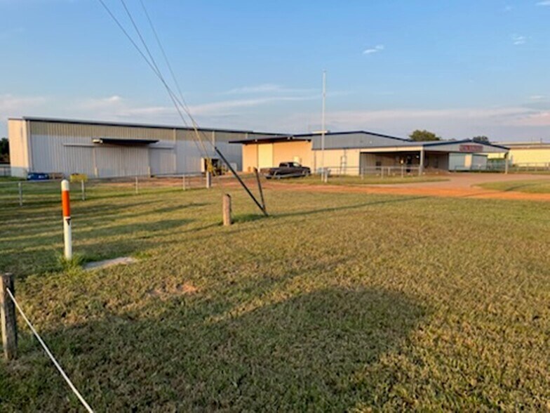 More Photos Of 1205 E Coke Rd, Winnsboro Manufacturing For Sale