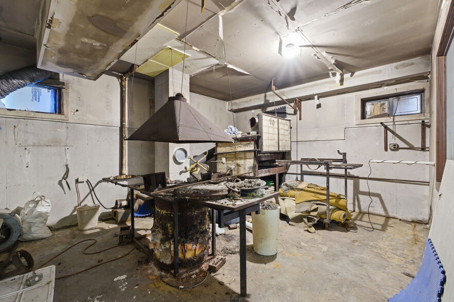 More Photos Of 2122 S Glenstone Ave, Springfield Freestanding For Sale