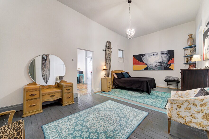 More Photos Of 117 W Harrison Ave, Guthrie Storefront Retail Residential For Sale