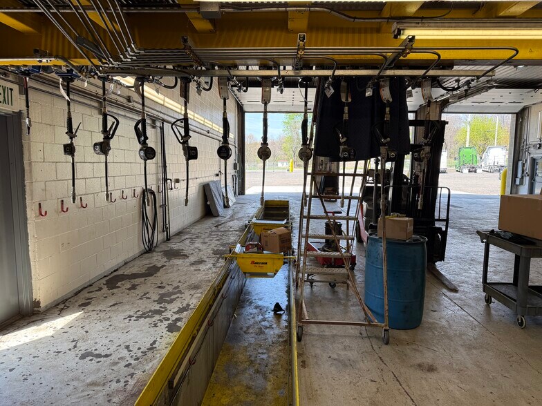 More Photos Of 4881 Pittsburgh Rd, Harrisville Light Distribution For Sale