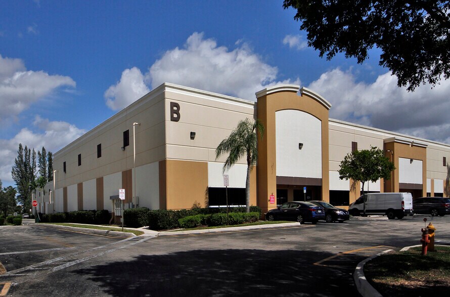 More Photos Of 6250-6270 N Hiatus Rd, Tamarac Unknown For Lease