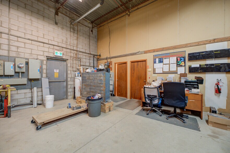 More Photos Of 114 Easton Rd, Brantford Industrial For Sale