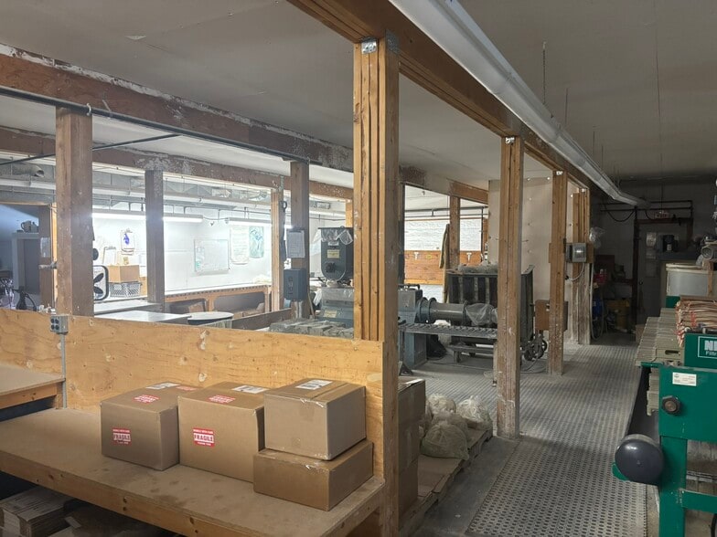 More Photos Of 727 Boothbay Rd, Edgecomb Light Distribution For Sale