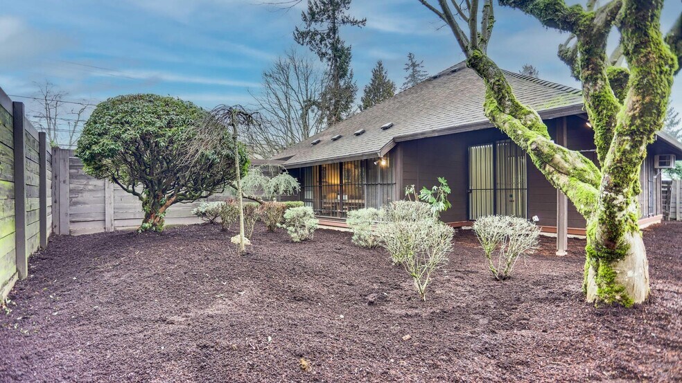 More Photos Of 15012 SE Stark St, Portland Office For Lease