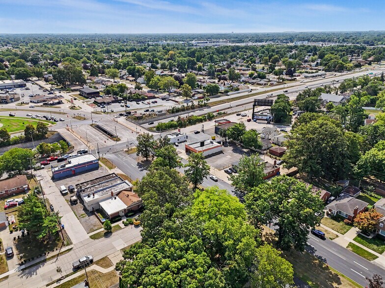 More Photos Of 22976 Outer Dr, Dearborn Flex For Lease