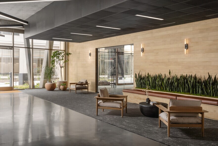 More Photos Of 3232 E Cesar Chavez St, Austin Unknown For Lease