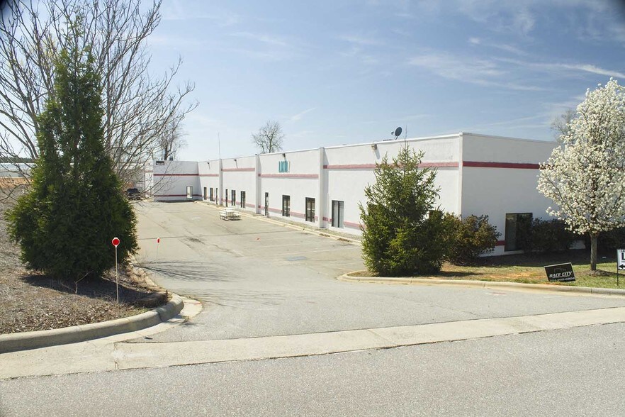 More Photos Of 159 Barley Park Ln, Mooresville Manufacturing For Lease