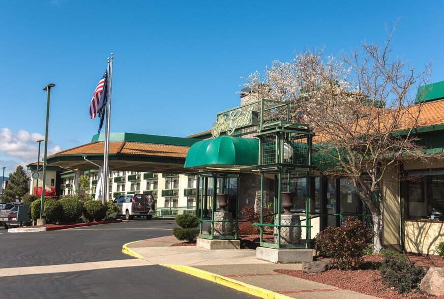 More Photos Of 2300 Biddle Rd, Medford Hotel For Sale