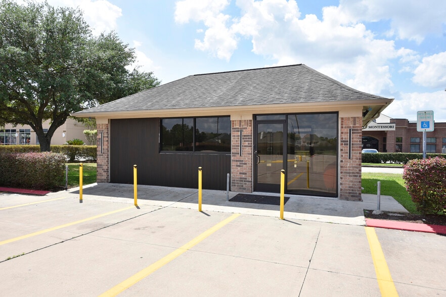 More Photos Of 11110 S Highway 6, Sugar Land Freestanding For Lease