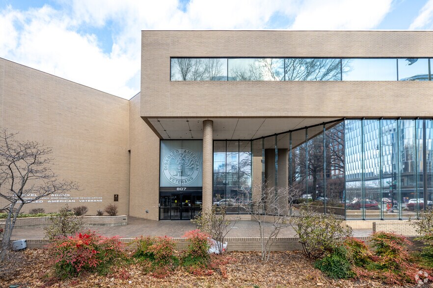 More Photos Of 807 Maine Ave SW, Washington Office For Sale