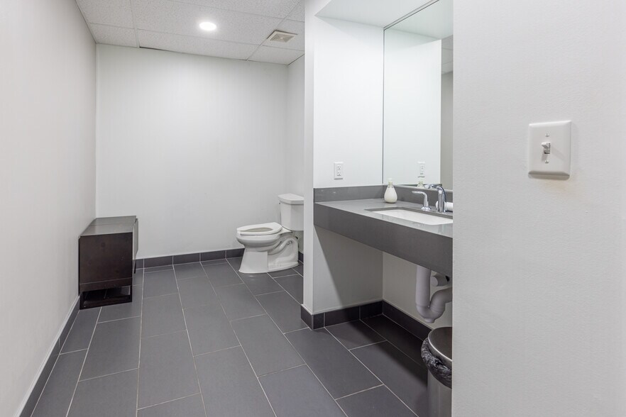 More Photos Of 8020 Westglen Dr, Houston Office For Lease