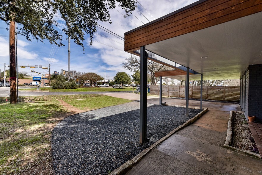 More Photos Of 2111-2113 W Slaughter Ln, Austin Office For Lease