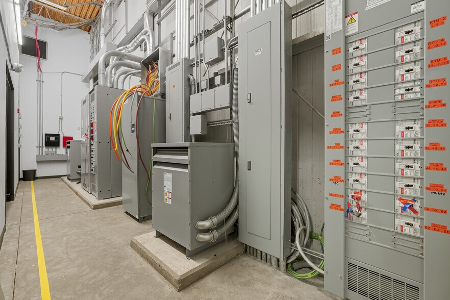 More Photos Of 1466 Curran Hwy, North Adams Manufacturing For Lease