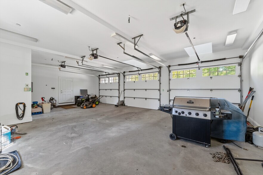 More Photos Of 78 Todds Point Rd, Dufferin Parish Specialty For Sale