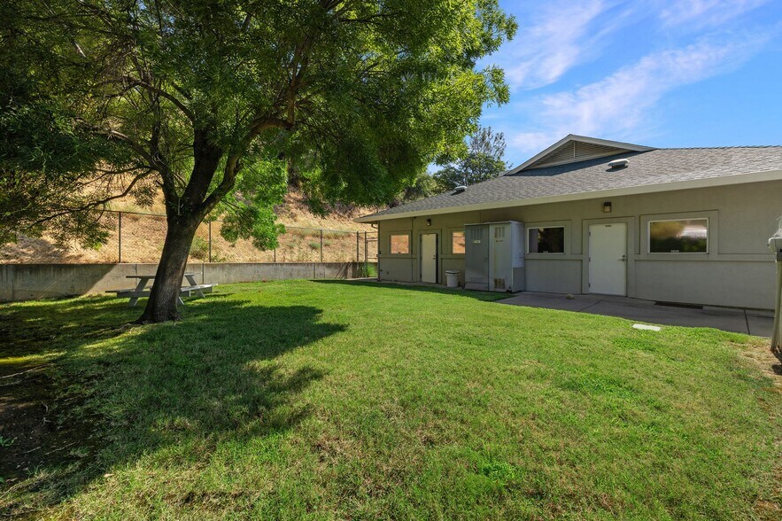 More Photos Of 1825 Buenaventura Blvd, Redding Hospital For Sale