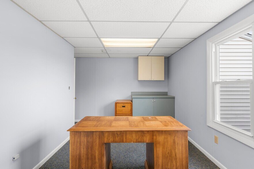 More Photos Of 128 Saltonstall Pky, East Haven Medical For Sale