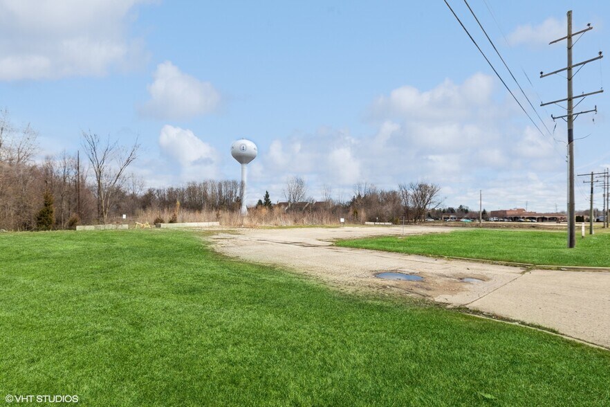 More Photos Of 2101 E Algonquin Rd, Algonquin Land For Sale