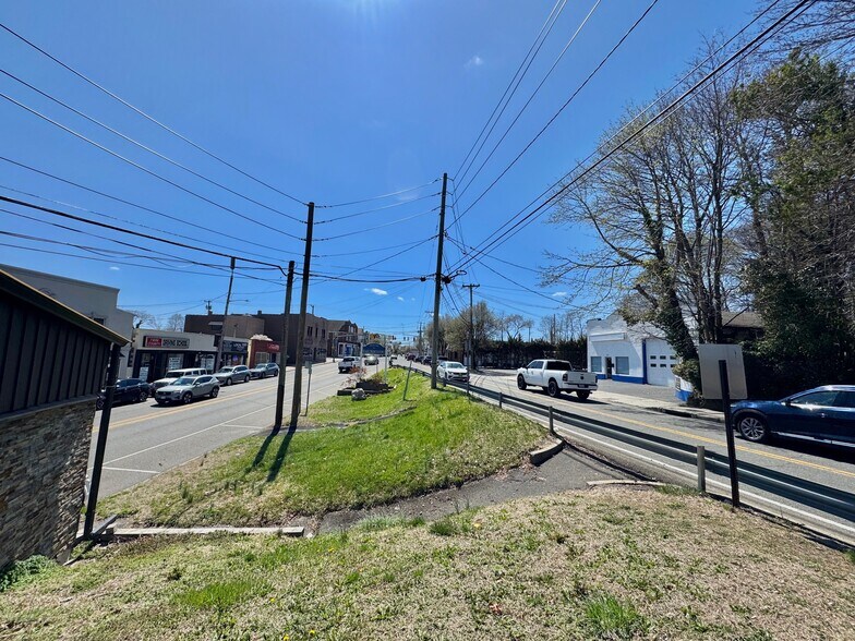 More Photos Of 120-124 Laurel Rd, East Northport Freestanding For Sale