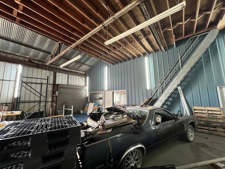 More Photos Of 2009 Barcelona rd, Chalmette Flex For Lease