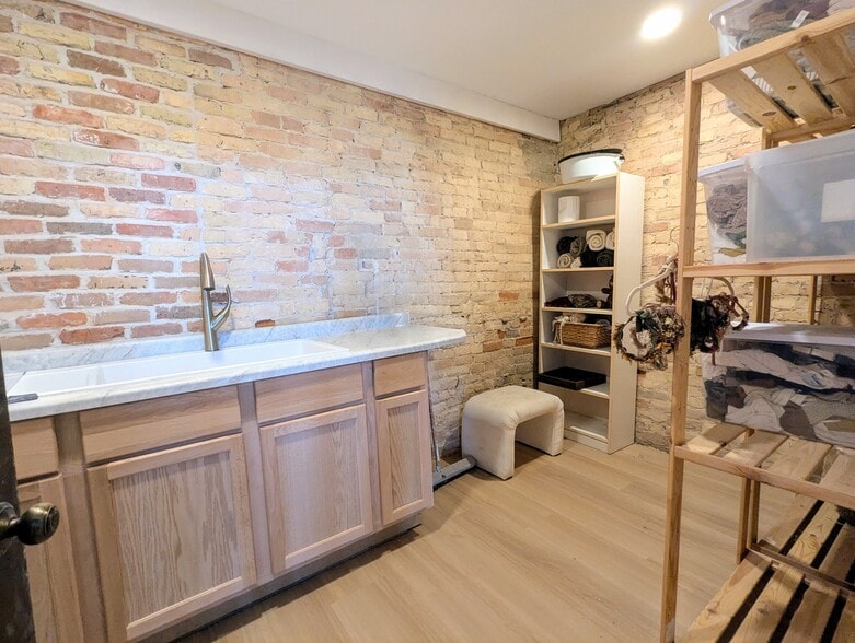 More Photos Of 1017 Washington Ave, Bay City Storefront Retail Residential For Sale