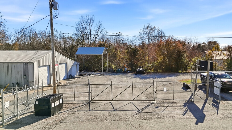 More Photos Of 4510 N Preston Hwy, Shepherdsville Showroom For Sale