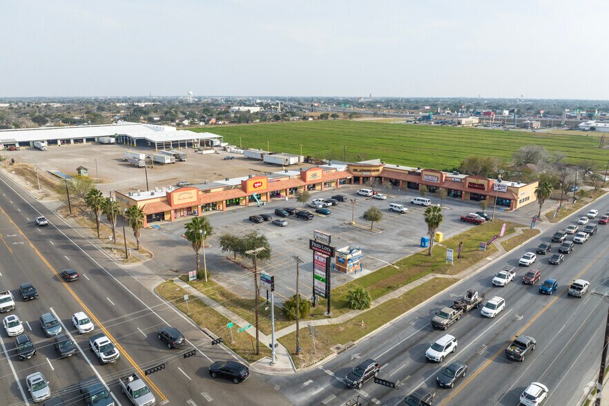 More Photos Of 1618 N Veterans Blvd, San Juan Storefront For Lease